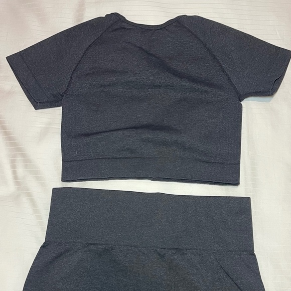 Amazon - Women Seamless Workout Outfit 2 Piece Set - Heather Grey/Dark Blue - Picture 6 of 6